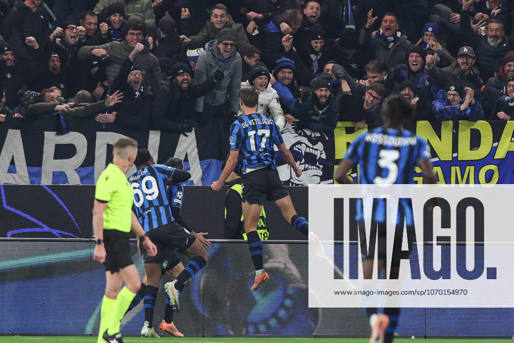 Atalanta v Chelsea, UEFA Champions League football, Bergamo, Italy Bergamo, Italy. 9th, December 2025. Charles De Ketelaere (17) Atalanta scores for 2-1 and seen in celebration with the team mates during the UEFA Champions League match between Atalanta B.C. and Chelsea at New Balance Stadium in Bergamo. Italy, Bergamo
