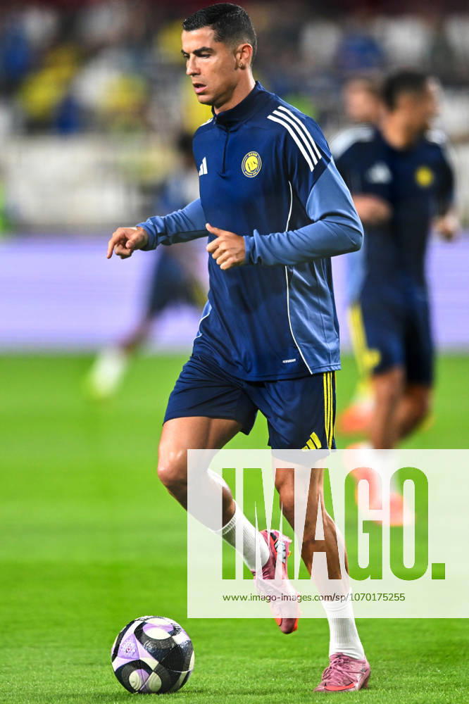 Al Nassr v Al Wahda - Friendly Match ABU DHABI, UNITED ARAB EMIRATES - DECEMBER 10: Cristiano Ronaldo of Al Nassr warms up before the friendly football match between Al Nassr and Al Wahda at Al Nahyan Stadium in Abu Dhabi, United Arab Emirates on December 10, 2025. Waleed Zein Anadolu Abu Dhabi United Arab Emirates. Editorial use only. Please get in touch for any other usage.