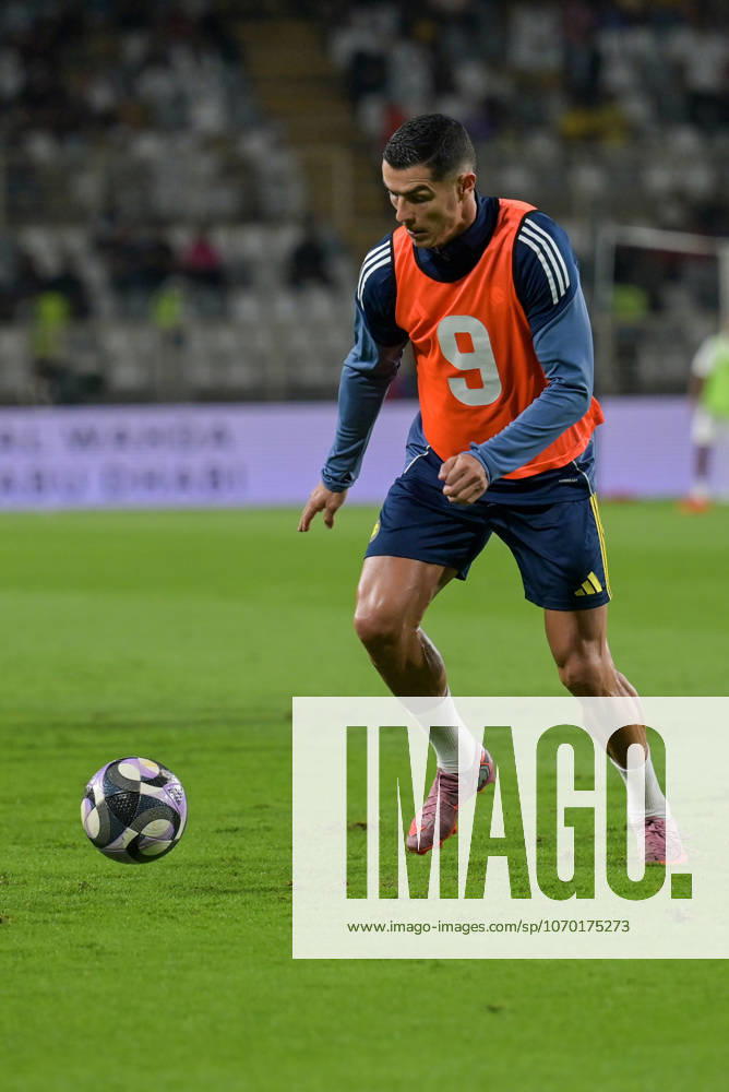 Al Nassr v Al Wahda - Friendly Match ABU DHABI, UNITED ARAB EMIRATES - DECEMBER 10: Cristiano Ronaldo of Al Nassr warms up before the friendly football match between Al Nassr and Al Wahda at Al Nahyan Stadium in Abu Dhabi, United Arab Emirates on December 10, 2025. Waleed Zein Anadolu Abu Dhabi United Arab Emirates. Editorial use only. Please get in touch for any other usage.
