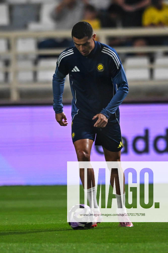 Al Nassr v Al Wahda - Friendly Match ABU DHABI, UNITED ARAB EMIRATES - DECEMBER 10: Cristiano Ronaldo of Al Nassr warms up before the friendly football match between Al Nassr and Al Wahda at Al Nahyan Stadium in Abu Dhabi, United Arab Emirates on December 10, 2025. Waleed Zein Anadolu Abu Dhabi United Arab Emirates. Editorial use only. Please get in touch for any other usage.
