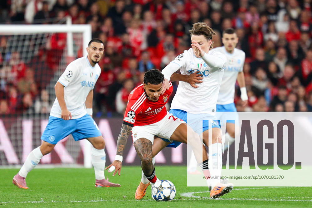 SL Benfica v Napoles FC - UEFA Champions League 2025 2026 Medio Colombiano do Benfica, Richard Rios 20 em disputa com o medio escoces do Napoles, Scott Mctominay durante a partida entre SL Benfica v Napoles FC, valida pela fase de Grupos da Uefa Champions League 2025 2026, no Estadio da Luz, Portugal (Foto de Diogo Faria Reis Avant Sports) Lisboa Estadio da Luz Portugal