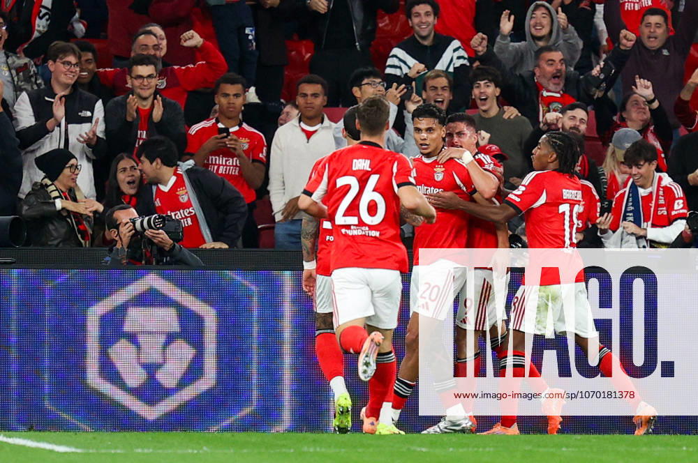SL Benfica v Napoles FC - UEFA Champions League 2025 2026 Equipa benfiquista celebra o golo do medio colombiano, Richard Rios 20 durante a partida entre SL Benfica v Napoles FC, valida pela fase de Grupos da Uefa Champions League 2025 2026, no Estadio da Luz, Portugal (Foto de Diogo Faria Reis Avant Sports) Lisboa Estadio da Luz Portugal