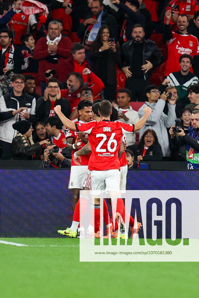 SL Benfica v Napoles FC - UEFA Champions League 2025 2026 Equipa benfiquista celebra o golo do medio colombiano, Richard Rios 20 durante a partida entre SL Benfica v Napoles FC, valida pela fase de Grupos da Uefa Champions League 2025 2026, no Estadio da Luz, Portugal (Foto de Diogo Faria Reis Avant Sports) Lisboa Estadio da Luz Portugal