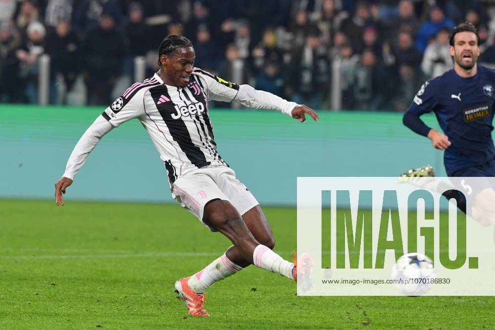 Foto IPP Massimo Rana Torino 10-12-2025 Calcio Champions League 2025 2026 Juventus-Pafos nella foto gol jonathan david Italy Photo Press - World Copyright italy ITALY