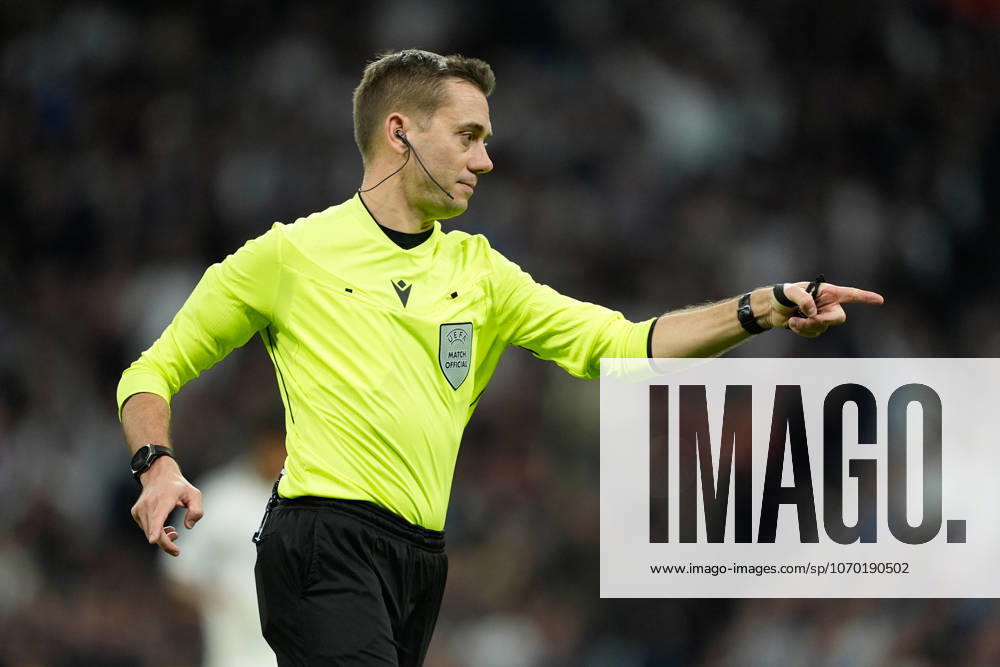 Real Madrid - Manchester City - UEFA Champions League Referee Clément Turpin is seen during the UEFA Champions League match between Real Madrid CF and Manchester City at the Santiago Bernabéu on December 10, 2025 in Madrid, Spain. Madrid Madrid Spain