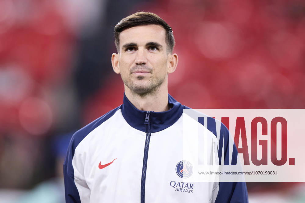 Athletic Club v Paris Saint-Germain FC - UEFA Champions League 2025-26 League Phase MD6 Fabian Ruiz of Paris Saint-Germain looks on during the UEFA Champions League 2025-26 League Phase MD6 match between Athletic Club and Paris Saint-Germain FC at San Mames on December 10, 2025, in Bilbao, Spain. Bilbao San Mames Basque Coountry Spain RL_ATHvPSG_CL_000118