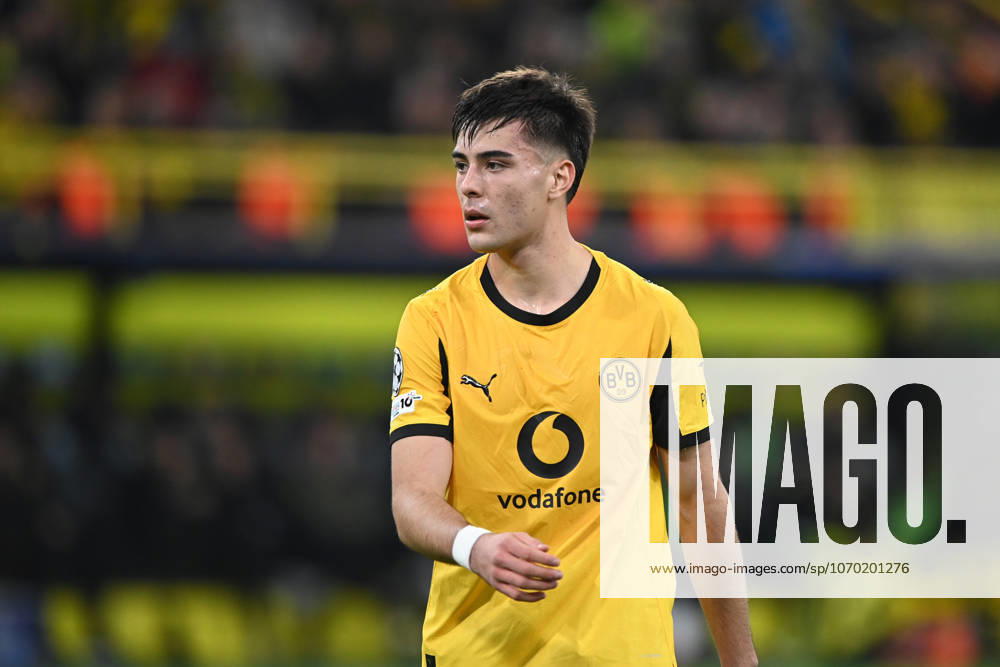 Aaron ANSELMINO DO half figure, half figure, half body, single image, cropped single motif, football UEFA Champions League group stage 6 matchday, matchday6, Borussia Dortmund DO FK Bodoe Glimt 2 2 am 10 12 2025 in Dortmund Germany UEFA regulations prohibit any use of photographs as image sequences and or quasi video Â