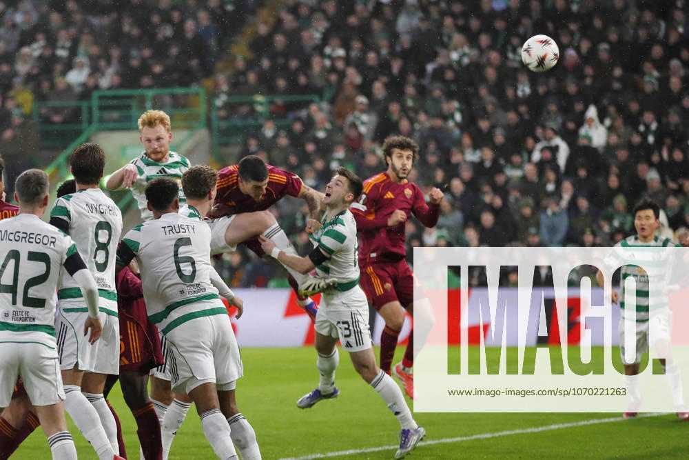CALCIO - UEFA Europa League - Celtic vs Roma 11.12.2025 Europa League Fase a Gironi : Celtic vs Roma Nella foto: Gianluca Mancini gol (Foto Gino Mancini) Glasgow