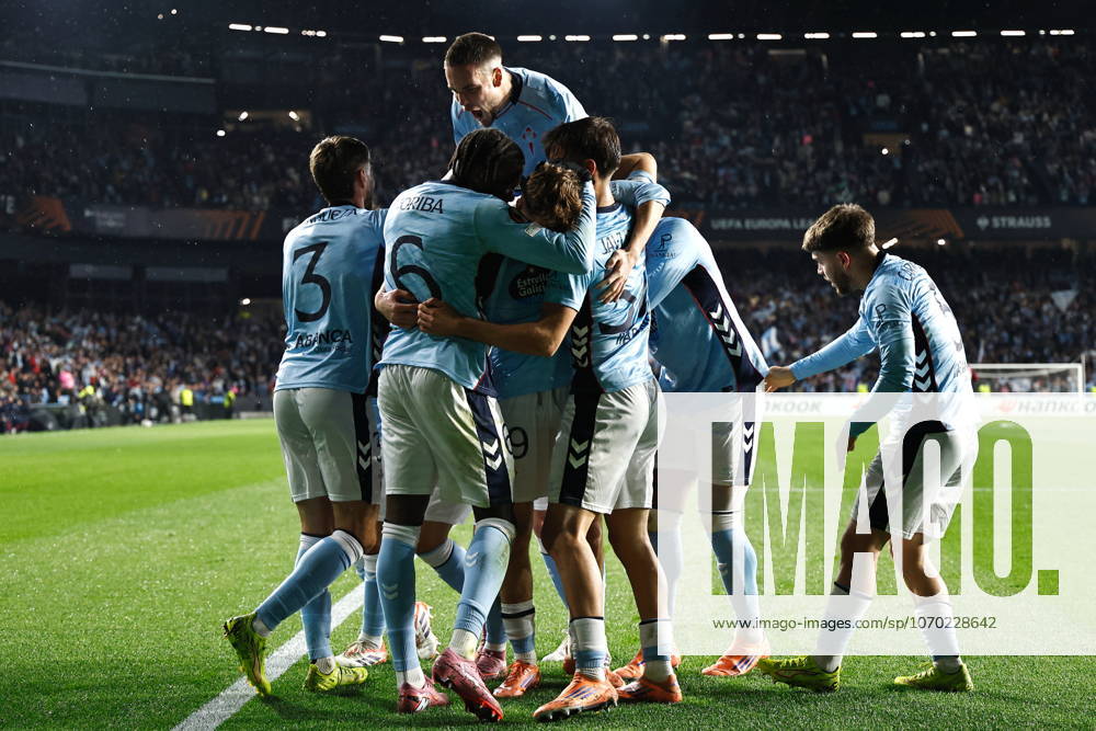 Celta team group, Mannschaftsbild, Totale (Celta), DECEMBER 11, 2025 - Football Soccer : Celta team group celebrate after Bryan s goal during UEFA Europa League league phase match day 6 between RC Celta de Vigo - Bologna FC 1909 at the Estadio Balaidos in Vigo, Spain. Noxthirdxpartyxsales aflo_313333262