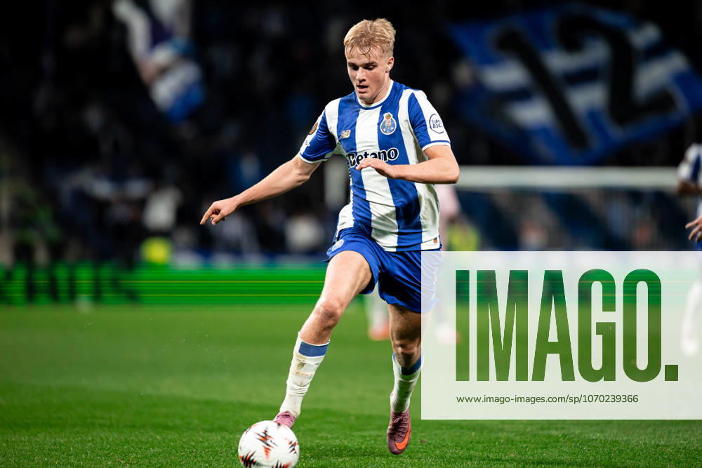 FC Porto v Malmo FF - UEFA Europa League 2025 26 League Phase MD6 PORTO, PORTUGAL - DECEMBER 11: Victor Froholdt of FC Porto runs with the ball during to the UEFA Europa League 2025 26 League Phase MD6 match between FC Porto and Malmo FF at Estadio do Dragao on December 11, 2025 in Porto, Portugal. (Photo by Rodrigo Moreira RSM Press via Photo Players Images Magara press) Porto Estadio do Dragao Portugal