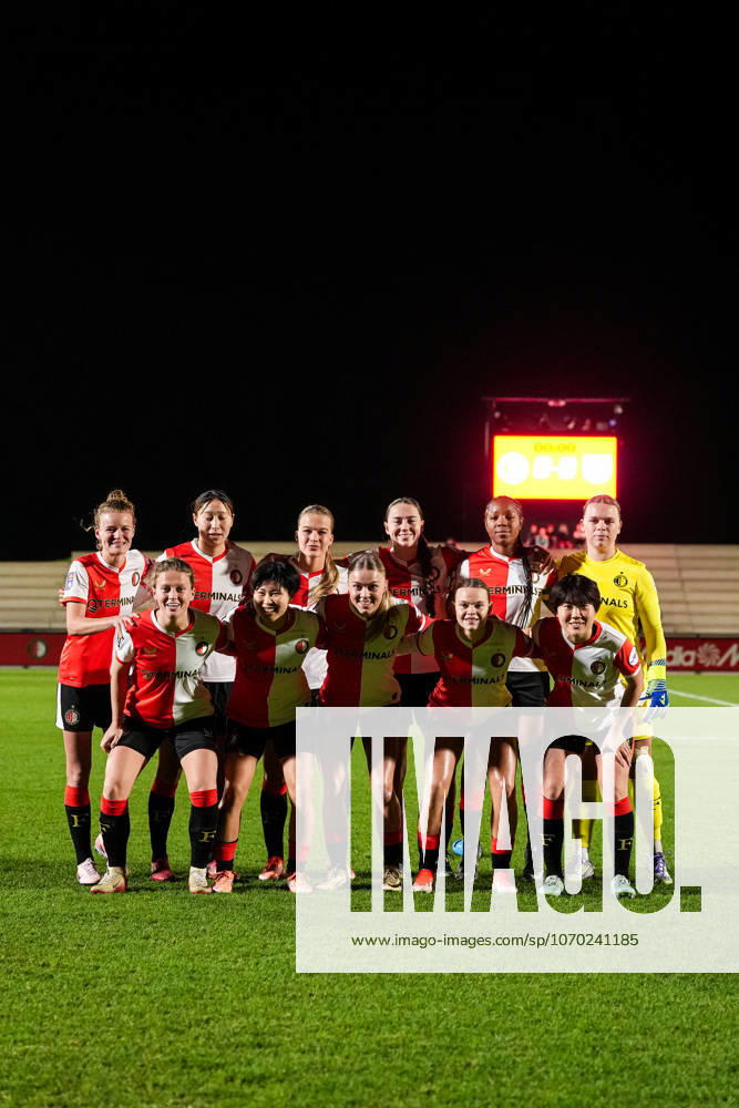 Eurojackpot Vrouwen KNVB beker: Feyenoord V1 v PEC Zwolle V1 Rotterdam - Players of Feyenoord V1 during the second round of the Eurojackpot Vrouwen KNVB beker in season 2025 2026. The match is set between Feyenoord V1 and PEC Zwolle V1 at Nieuw Varkenoord on 12 December 2025 in Rotterdam, The Netherlands. ({Box to Box Pictures} Tom Bode)