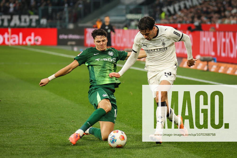 1 Soccer Bundesliga, Borussia Mönchengladbach vs VfLWolfsburg, 13 12 2025 Jenson Seelt VfL Wolfsburg 14 tackles Giovanni Reyna Borussia Mönchengladbach 13 1 Soccer Bundesliga, Borussia Mönchengladbach vs VfLWolfsburg, 13 12 2025, Borussia Park Mönchengladbach DFL REGULATIONS PROHIBIT ANY USE OF PHOTOGRAPHS AS IMAGE SEQUENCES AND OR Q UASI VIDEO