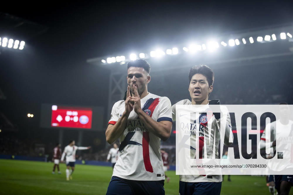 FOOTBALL: Ligue 1 FC Metz vs Paris Saint Germanin (PSG) - 13 12 2025 Stade Saint-Symphorien. Metz - France Joie des joueurs de l equipe de Paris Saint Germain (PSG) apres le but de Goncalo Ramos 9 (PSG) Kang-in Lee 19 (PSG)