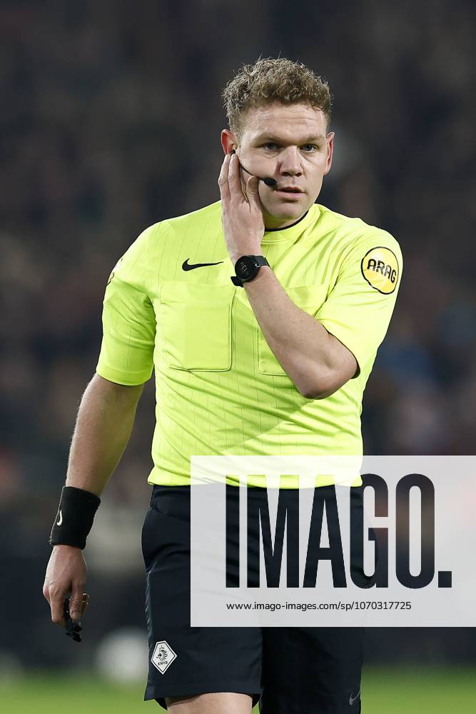 , Philips stadium , season 2025 2026 , Dutch Eredivisie football , match between PSV and Heracles Almelo , final score 4-3 , picture shows referee Alex Bos PSV - Heracles x200172043x