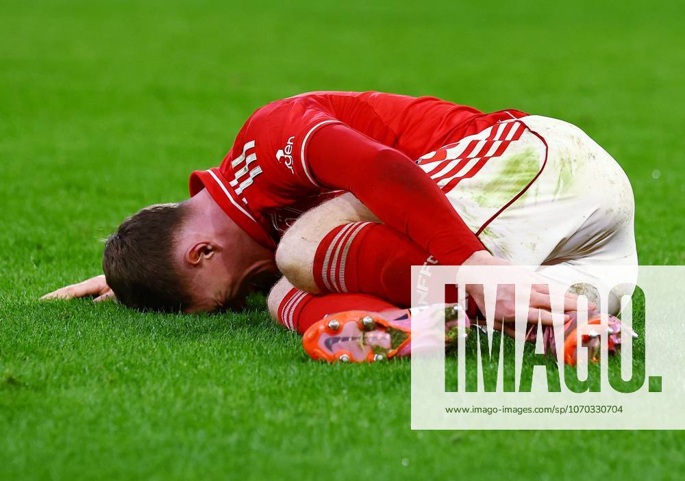 Elliot Anderson of Nottingham Forest feels the pain from a knock Nottingham Forest v Tottenham Hotspur, Premier League, Football, City Ground, Nottingham, UK - 14 Dec 2025Nottingham City Ground United Kingdom