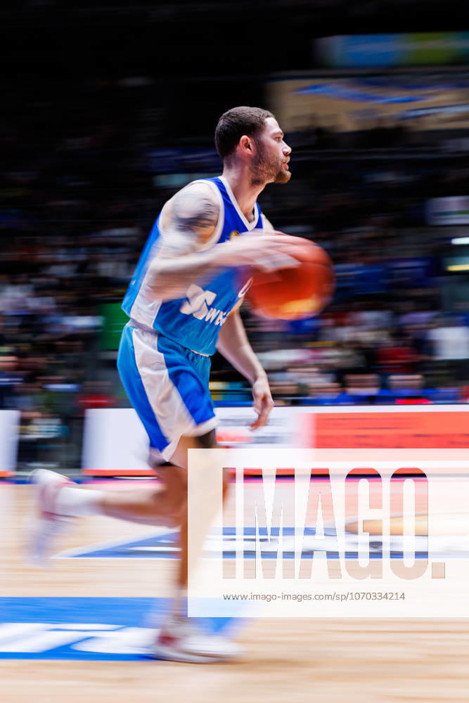 Easycredit BBL, Frankfurt Skyliners Science City Jena, 14 12 2025 Logan Johnson Frankfurt Skyliners, 0 in the build-up game of the easycredit BBL Frankfurt Skyliners Science City Jena on matchday 10 of the 25 26 season at the Süwag Energie ARENA on 14 12 2025