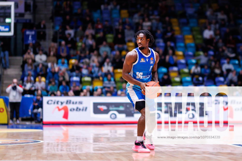 Easycredit BBL, Frankfurt Skyliners Science City Jena, 14 12 2025 Isaiah Swope Frankfurt Skyliners, 1 with ball Game of the easycredit BBL Frankfurt Skyliners Science City Jena on Matchday 10 of the 25 26 season at the Süwag Energie ARENA on 14 12 2025