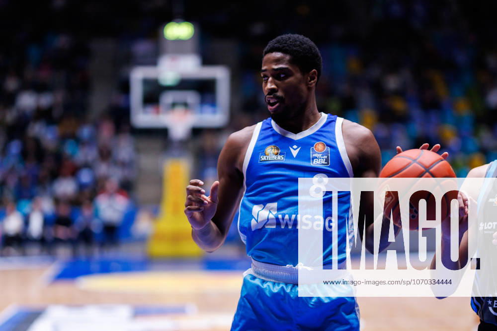 Easycredit BBL, Frankfurt Skyliners Science City Jena, 14 12 2025 William Christmas Frankfurt Skyliners, 8 Game of the easycredit BBL Frankfurt Skyliners Science City Jena on Matchday 10 of the 25 26 season at the Süwag Energie ARENA on 14 12 2025