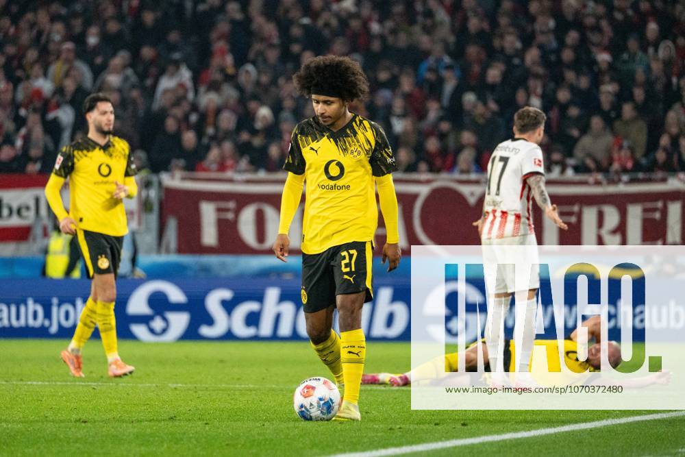 Karim Adeyemi 27 Borussia Dortmund with the ball while Ramy Bensebaini 5 Borussia Dortmund reacts to the injured person SC Freiburg Borussia Dortmund