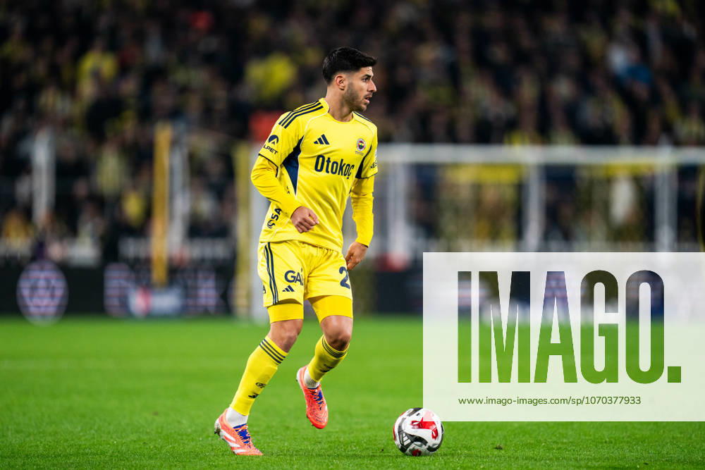 Fenerbahce v Tumosan Konyaspor - Trendyol Super League Marco Asensio of Fenerbahce is in action during the Trendyol Super League match between Fenerbahce and Konyaspor at the Chobani Stadium in Istanbul, Turkey, on December 15, 2025. Istanbul Istanbul Turkey