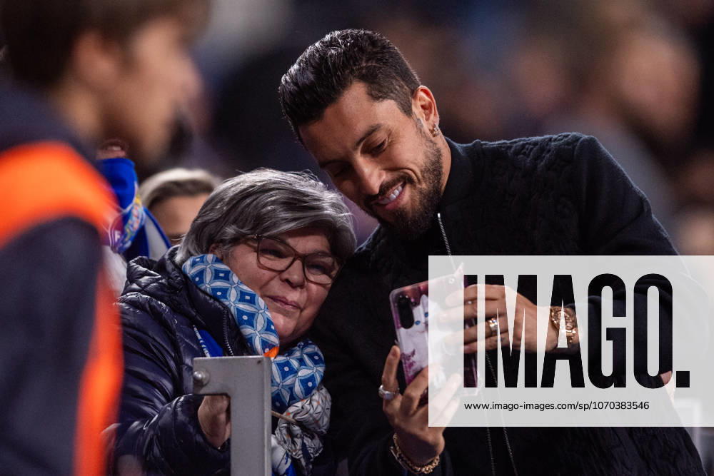 FC Porto v CF Estrela da Amadora - Primeira Liga In Porto, Portugal, on December 15, 2025, Alex Telles, a former FC Porto player, is seen during the Liga Portugal Betclic 2025 26 match between FC Porto and CF Estrela da Amadora at Estadio do Dragao. Porto Porto Portugal