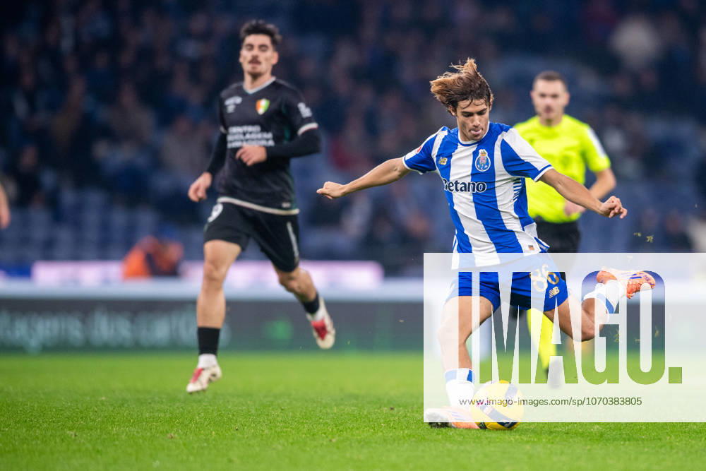 FC Porto v CF Estrela da Amadora - Primeira Liga In Lisbon, Portugal, on December 15, 2025, Rodrigo Mora from FC Porto is seen in action during the Liga Portugal Betclic 2025 26 match between FC Porto and CF Estrela da Amadora at Estadio do Dragao in Porto, Portugal. Porto Porto Portugal