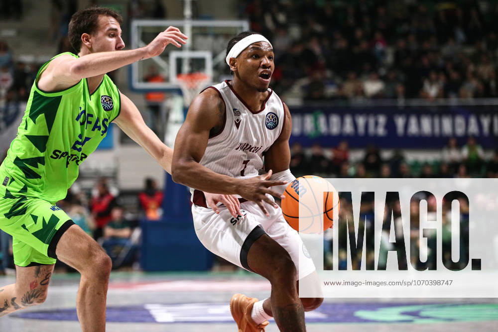 TOFAS v Trapani Shark - Basketball Champions League BURSA, TURKIYE - DECEMBER 16: Notae (R) of Trapani Shark in action against Besson (L) of TOFAS during Basketball Champions League Group D week 6 match between TOFAS and Trapani Shark at Tofas Sports Hall in Bursa, Turkiye on December 16, 2025. Saliha Nur Koksal Anadolu Bursa Turkey. Editorial use only. Please get in touch for any other usage.