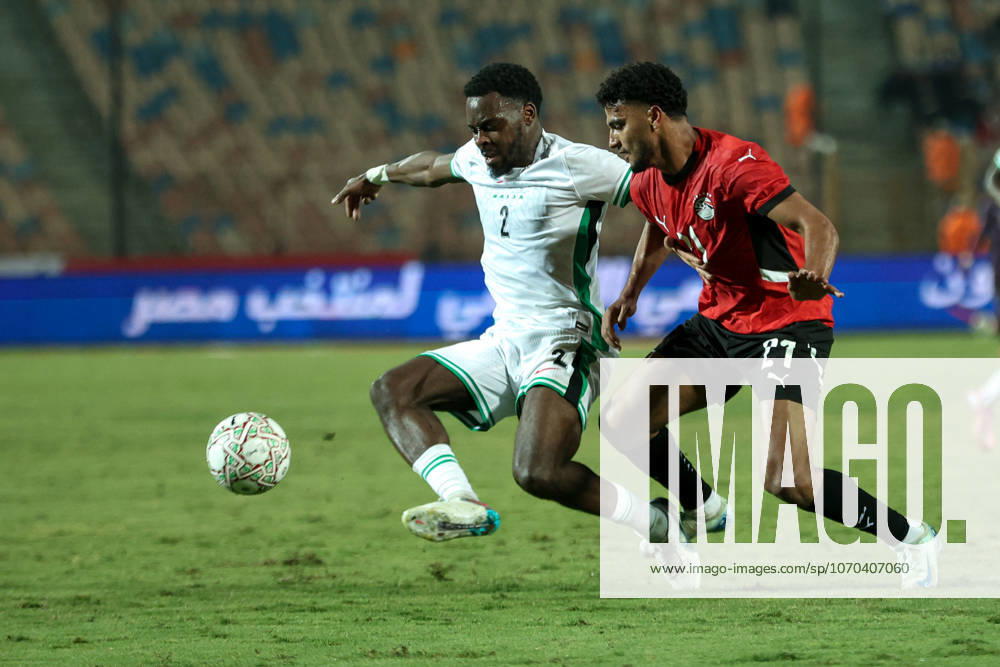 Egypt v Nigeria - International Friendly, Länderspiel, Nationalmannschaft Osama Faisal of Egypt competes with Bright Osayi-Samuel of Nigeria at Cairo International Stadium in Cairo, Egypt, on December 16, 2025. cairo Egypt