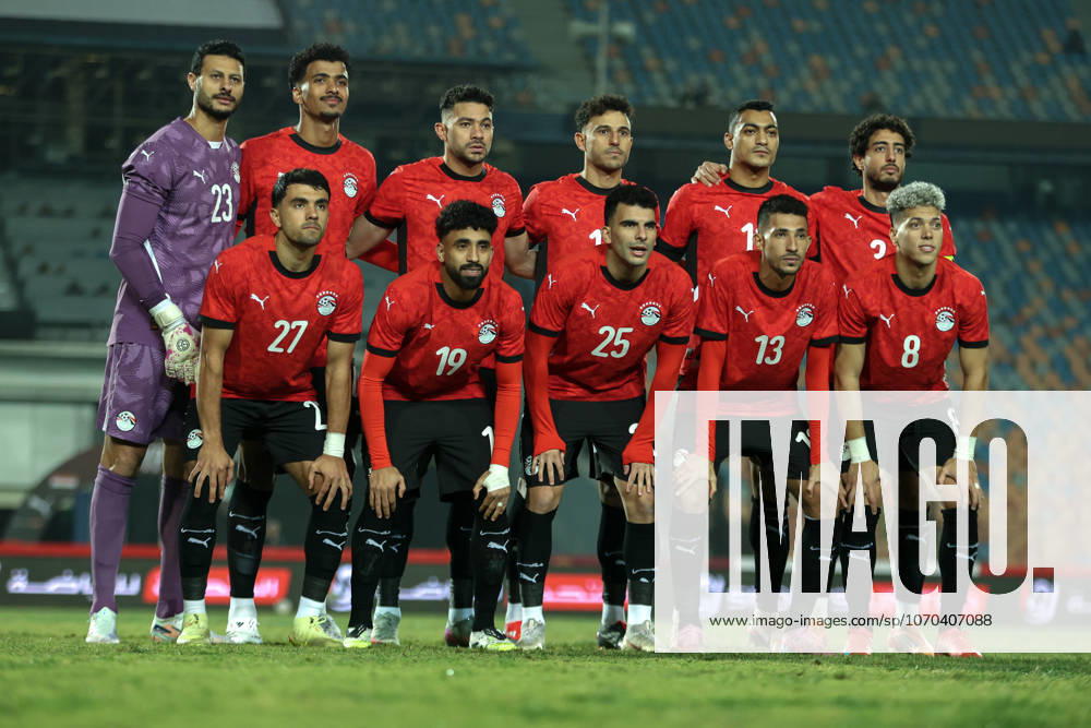 Egypt v Nigeria - International Friendly, Länderspiel, Nationalmannschaft Egypt players pose for a team group, Mannschaftsbild, Totale photo before the match at Cairo International Stadium in Cairo, Egypt, on December 16, 2025. cairo Egypt