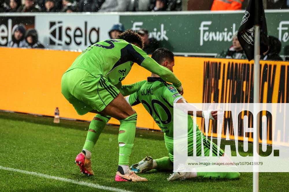 Carabao Cup Quarter Final Newcastle United v Fulham Sasa Lukic of Fulham celebrates his goal to make it 1-1 during the Carabao Cup Quarter Final match Newcastle United vs Fulham at St. James s Park, Newcastle, United Kingdom, 17th December 2025 (Photo by Alfie Cosgrove News Images) Newcastle St. James s Park Tyne and Wear United Kingdom