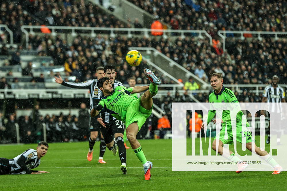 Carabao Cup Quarter Final Newcastle United v Fulham Raul Jimenez of Fulham takes a shot on goal during the Carabao Cup Quarter Final match Newcastle United vs Fulham at St. James s Park, Newcastle, United Kingdom, 17th December 2025 (Photo by Alfie Cosgrove News Images) Newcastle St. James s Park Tyne and Wear United Kingdom