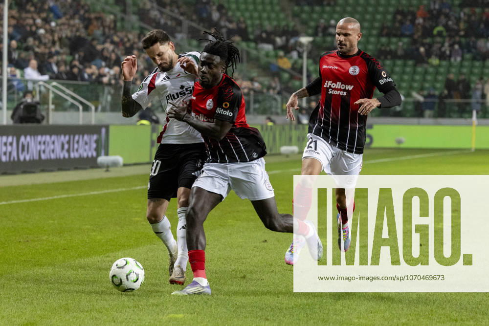 Legia Warszawa - Lincoln Red Imps 18.12.2025 football, Warsaw, UEFA Conference League game Legia Warszawa - Lincoln Red Imps (pilka nozna Liga Konferencji Europy ) image shows: Petar Stojanovic (L) Boubacar Dabo (C) Nano (R) photo Katarzyna Plewczynska Fotostyk