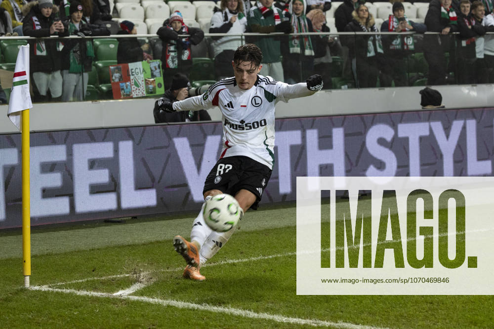 Legia Warszawa - Lincoln Red Imps 18.12.2025 football, Warsaw, UEFA Conference League game Legia Warszawa - Lincoln Red Imps (pilka nozna Liga Konferencji Europy ) image shows: Kacper Urbanski photo Katarzyna Plewczynska Fotostyk