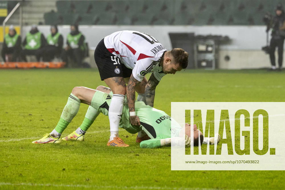 Legia Warszawa - Lincoln Red Imps 18.12.2025 football, Warsaw, UEFA Conference League game Legia Warszawa - Lincoln Red Imps (pilka nozna Liga Konferencji Europy ) image shows: Kamil Piatkowski (top) Gabriel Kobylak (bottom) photo Katarzyna Plewczynska Fotostyk