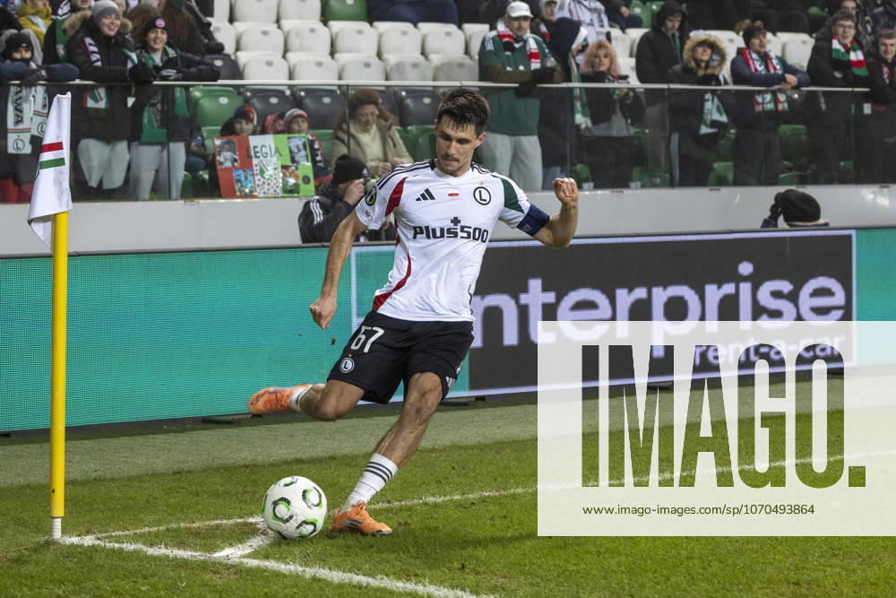 Legia Warszawa - Lincoln Red Imps 18.12.2025 football, Warsaw, UEFA Conference League game Legia Warszawa - Lincoln Red Imps (pilka nozna Liga Konferencji Europy ) image shows: Bartosz Kapustka photo Katarzyna Plewczynska Fotostyk