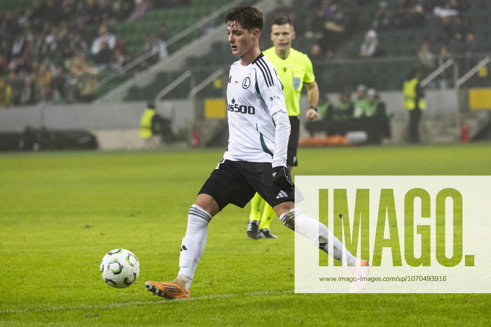 Legia Warszawa - Lincoln Red Imps 18.12.2025 football, Warsaw, UEFA Conference League game Legia Warszawa - Lincoln Red Imps (pilka nozna Liga Konferencji Europy ) image shows: Kacper Urbanski photo Katarzyna Plewczynska Fotostyk