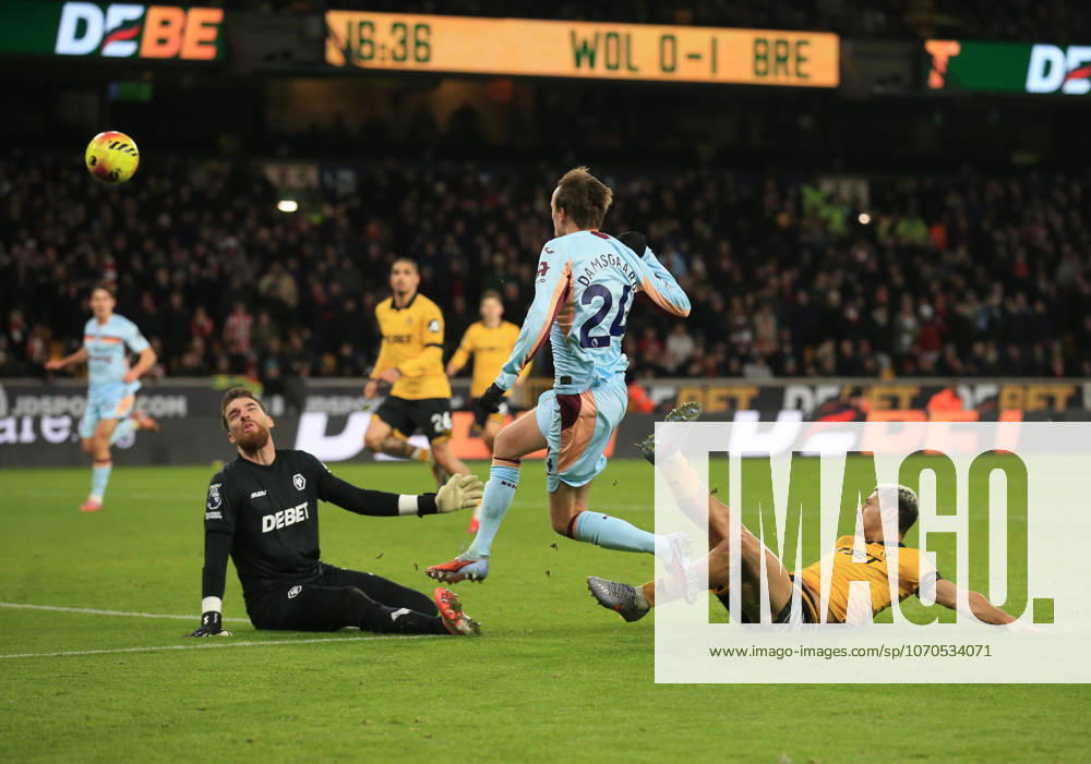 Mikkel Damsgaard of Brentford shoots wide of Wolves goal. Wolverhampton Wanderers v Brentford, Premier League, Football, Molineux, Wolverhampton, UK - 20 Dec 2025Wolverhampton Molineux United Kingdom