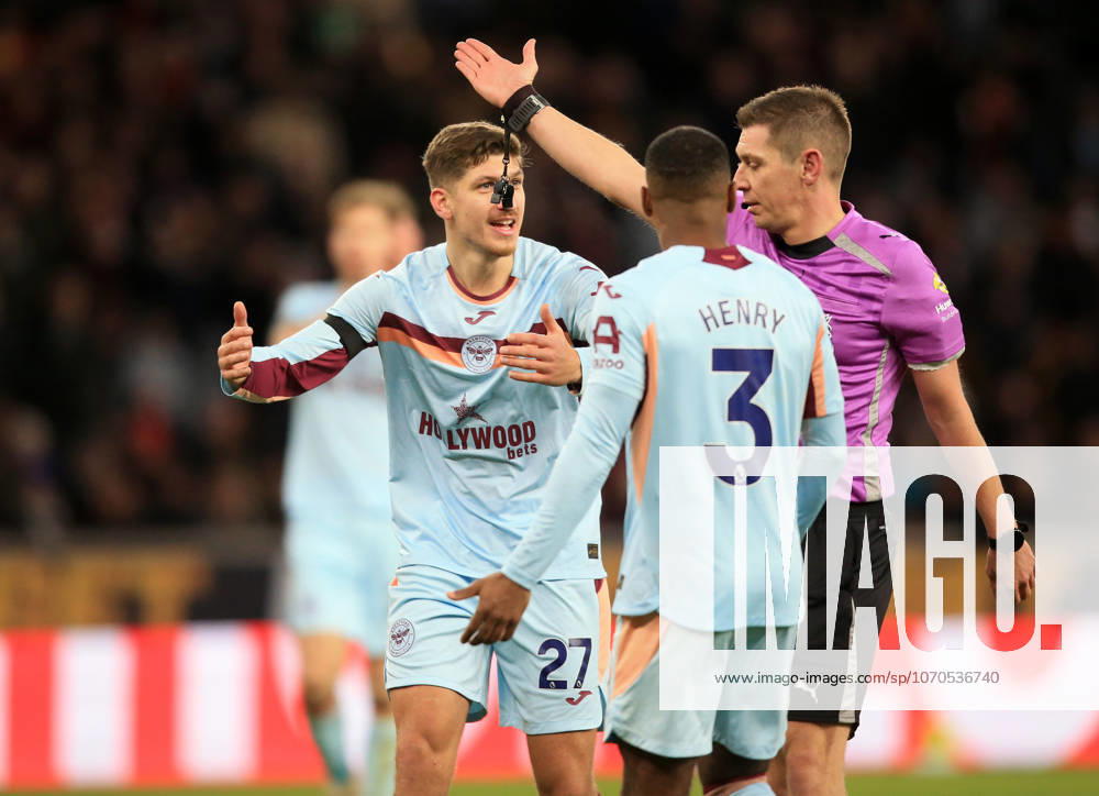 Keane Lewis-Potter of Brentford (facing) protests to referee Matthew Donohue. Wolverhampton Wanderers v Brentford, Premier League, Football, Molineux, Wolverhampton, UK - 20 Dec 2025Wolverhampton Molineux United Kingdom