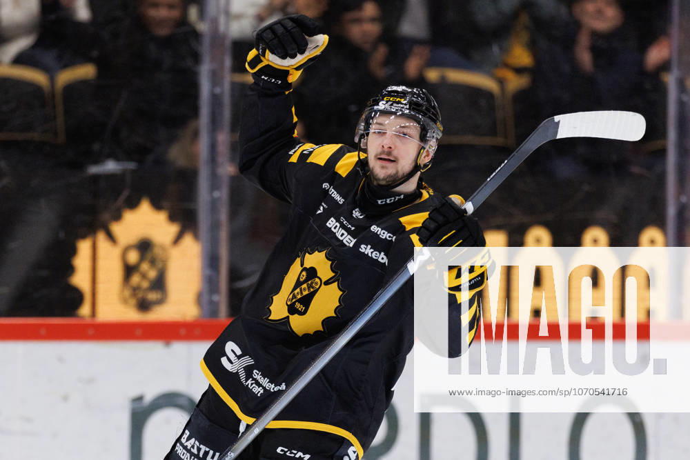 Skellefteas Oliver Okuliar cheers after 4 3 during the ice hockey match in SHL between Skelleftea and Linköping on December 20, 2025 in Skelleftea
