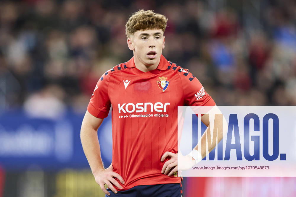 Victor Munoz of CA Osasuna looks on during the LaLiga EA Sports match between CA Osasuna and Deportivo Alaves at El Sadar on December 20, 2025, in Pamplona, Spain. Pamplona SPAIN - ZUMAa181 20251220_zaa_a181_064