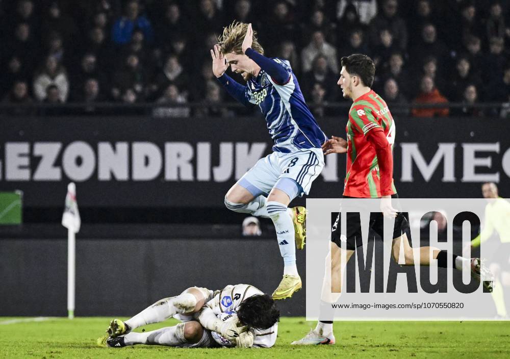NIJMEGEN - (l-r) NEC Nijmegen goalkeeper Gonzalo Grettaz, Kenneth Taylor of Ajax, and Ahmetcan Kaplan of NEC Nijmegen during the Dutch Eredivisie match between NEC Nijmegen and AFC Ajax at De Goffert on December 20, 2025, in Nijmegen, Netherlands. ANP OLAF KRAAK Eredivisie 2025-2026 ANPxSportx IVx 545419692 originalFilename: 545419692