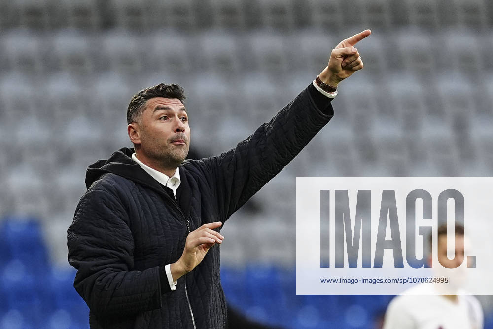 RAMS Basaksehir v Gaziantep FK - Turkish Super Lig ISTANBUL, TURKIYE - DECEMBER 22: Head coach Burak Yilmaz of Gaziantep FK gives tactics during the Turkish Super Lig week 17 football match between RAMS Basaksehir and Gaziantep FK at Basaksehir Fatih Terim Stadium in Istanbul, Turkiye on December 22, 2025. Agit Erdi Ulukaya Anadolu Istanbul Turkey. Editorial use only. Please get in touch for any other usage.