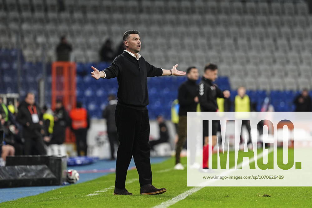 RAMS Basaksehir v Gaziantep FK - Turkish Super Lig ISTANBUL, TURKIYE - DECEMBER 22: Head coach Burak Yilmaz of Gaziantep FK gives tactics during the Turkish Super Lig week 17 football match between RAMS Basaksehir and Gaziantep FK at Basaksehir Fatih Terim Stadium in Istanbul, Turkiye on December 22, 2025. Agit Erdi Ulukaya Anadolu Istanbul Turkey. Editorial use only. Please get in touch for any other usage.