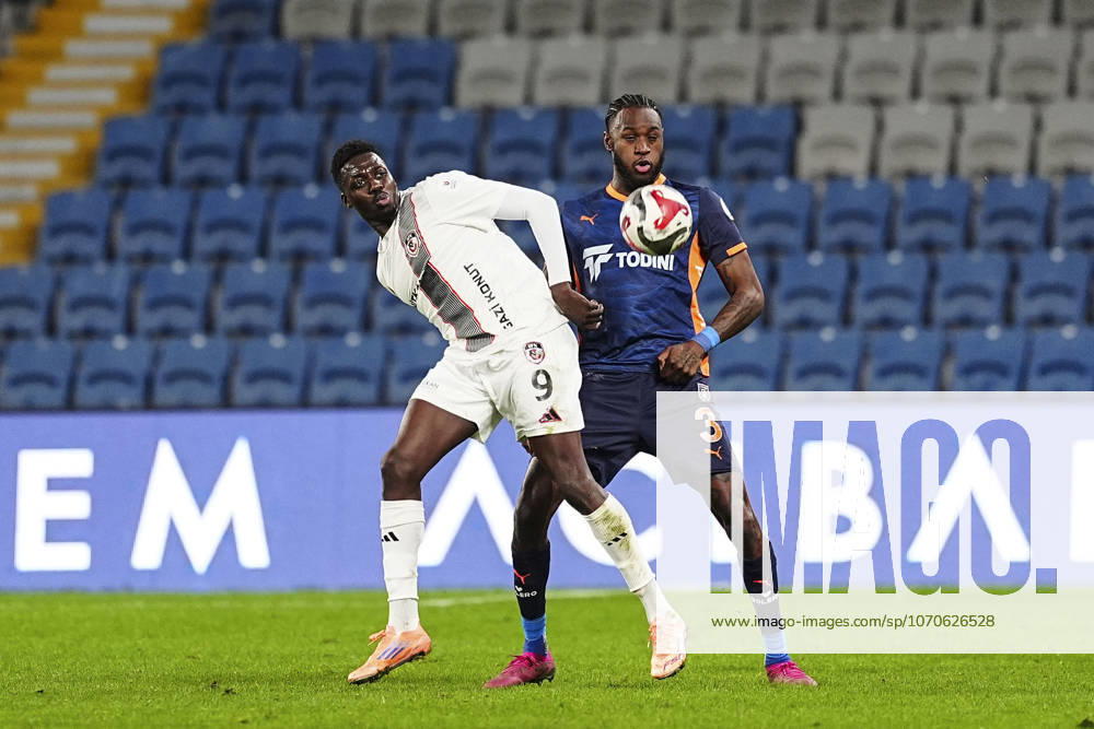 RAMS Basaksehir v Gaziantep FK - Turkish Super Lig ISTANBUL, TURKIYE - DECEMBER 22: Jerome Opoku (3) of RAMS Basaksehir in action against Mohamed Bayo (9) of Gaziantep FK during the Turkish Super Lig week 17 football match between RAMS Basaksehir and Gaziantep FK at Basaksehir Fatih Terim Stadium in Istanbul, Turkiye on December 22, 2025. Agit Erdi Ulukaya Anadolu Istanbul Turkey. Editorial use only. Please get in touch for any other usage.