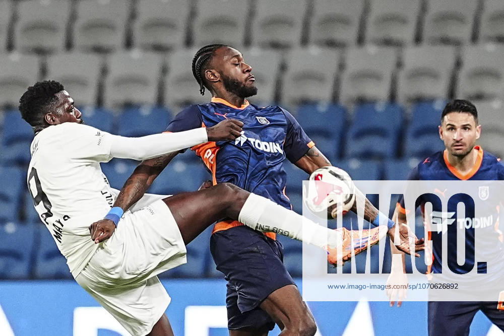 RAMS Basaksehir v Gaziantep FK - Turkish Super Lig ISTANBUL, TURKIYE - DECEMBER 22: Jerome Opoku (C) of RAMS Basaksehir in action against Mohamed Bayo (9) of Gaziantep FK during the Turkish Super Lig week 17 football match between RAMS Basaksehir and Gaziantep FK at Basaksehir Fatih Terim Stadium in Istanbul, Turkiye on December 22, 2025. Agit Erdi Ulukaya Anadolu Istanbul Turkey. Editorial use only. Please get in touch for any other usage.