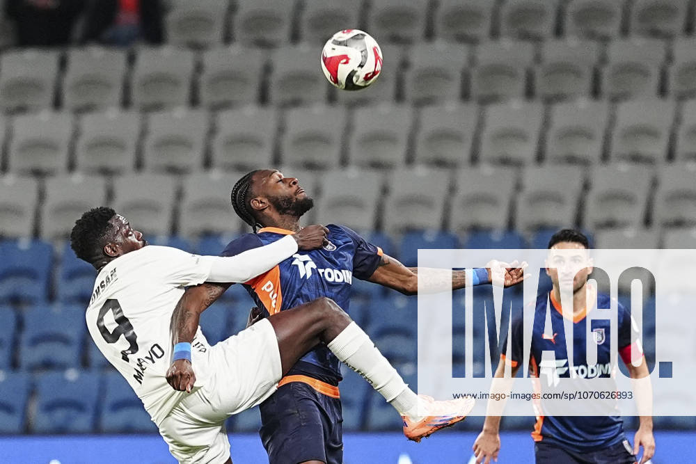 RAMS Basaksehir v Gaziantep FK - Turkish Super Lig ISTANBUL, TURKIYE - DECEMBER 22: Jerome Opoku (C) of RAMS Basaksehir in action against Mohamed Bayo (9) of Gaziantep FK during the Turkish Super Lig week 17 football match between RAMS Basaksehir and Gaziantep FK at Basaksehir Fatih Terim Stadium in Istanbul, Turkiye on December 22, 2025. Agit Erdi Ulukaya Anadolu Istanbul Turkey. Editorial use only. Please get in touch for any other usage.