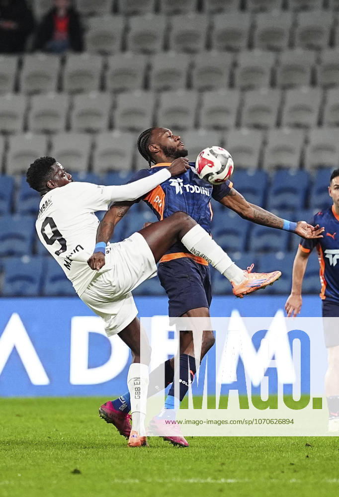 RAMS Basaksehir v Gaziantep FK - Turkish Super Lig ISTANBUL, TURKIYE - DECEMBER 22: Jerome Opoku (R) of RAMS Basaksehir in action against Mohamed Bayo (9) of Gaziantep FK during the Turkish Super Lig week 17 football match between RAMS Basaksehir and Gaziantep FK at Basaksehir Fatih Terim Stadium in Istanbul, Turkiye on December 22, 2025. Agit Erdi Ulukaya Anadolu Istanbul Turkey. Editorial use only. Please get in touch for any other usage.