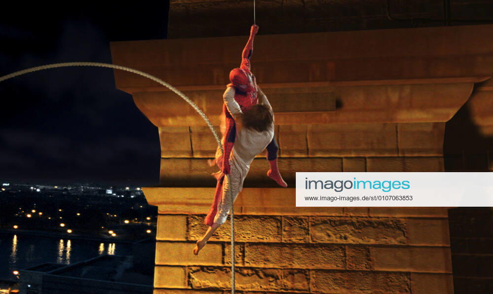 Tobey Maguire, Kirsten Dunst, Spider-Man (2002) Photo credit: Sony Pictures The Hollywood Archive File Reference 34078-0299FSTHA Hollywood CA USA 340780299FSTHA