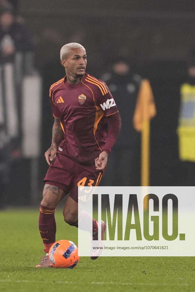 Romas Wesley during the Serie A soccer match between Juventus Fc and Roma the Juventus Stadium in Turin, north west Italy - December 20, 2025. - Soccer