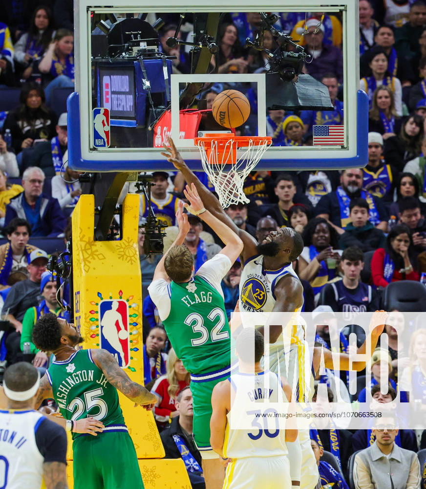 (251226) -- SAN FRANCISCO, Dec. 26, 2025 -- Draymond Green (top R) of Golden State Warriors defends Cooper Flagg (top L) of Dallas Mavericks during the 2025-2026 NBA, Basketball Herren, USA regular season game between Golden State Warriors and Dallas Mavericks in San Francisco, the United States, Dec. 25, 2025. (Photo by Xinhua) (SP)U.S.-SAN FRANCISCO-BASKETBALL-NBA-WARRIORS VS MAVERICKS ArthurxDong